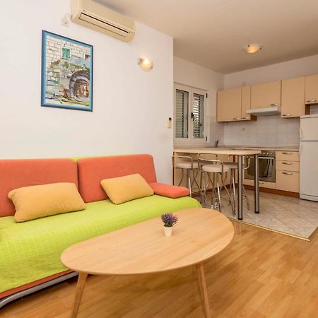 Lovely Apartment In Makarska With Kitchen Exteriér fotografie