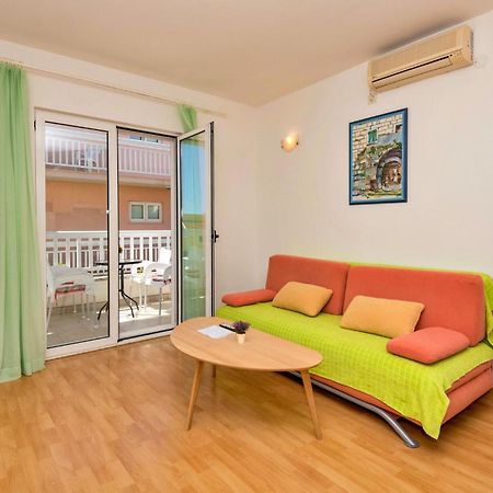 Lovely Apartment In Makarska With Kitchen Exteriér fotografie