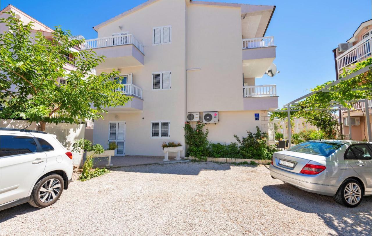 Lovely Apartment In Makarska With Kitchen Exteriér fotografie