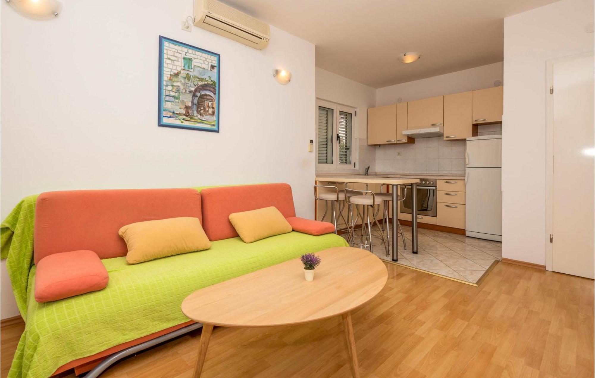 Lovely Apartment In Makarska With Kitchen Exteriér fotografie
