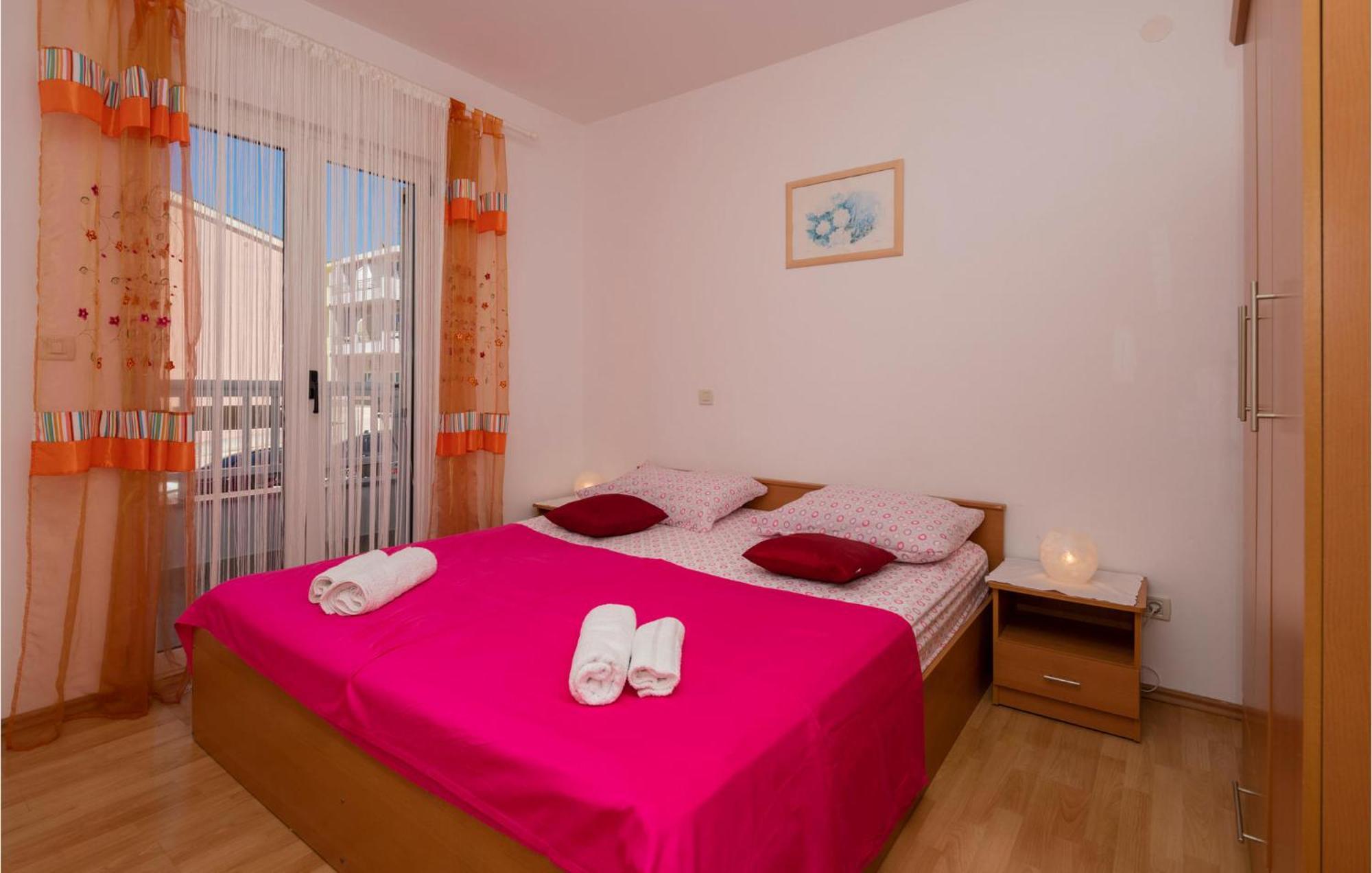 Lovely Apartment In Makarska With Kitchen Exteriér fotografie