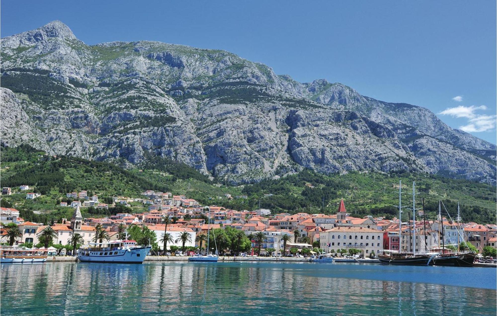 Lovely Apartment In Makarska With Kitchen Exteriér fotografie
